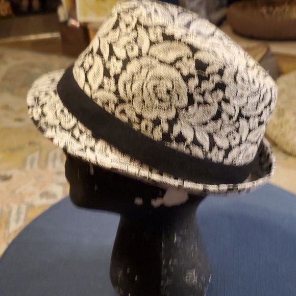 Trends Black Gray & RDescriptionMade from paperoses Print Black Band Fedora Hat - Picture 4 of 7